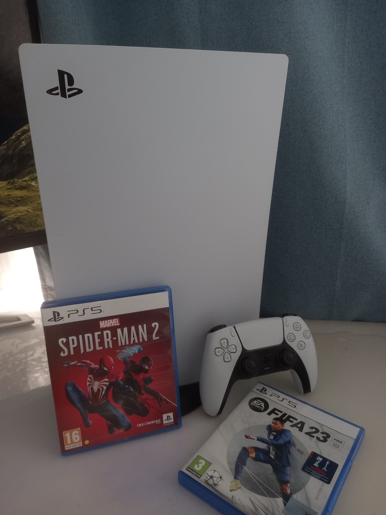 PS5 с гаранция + 2 игри