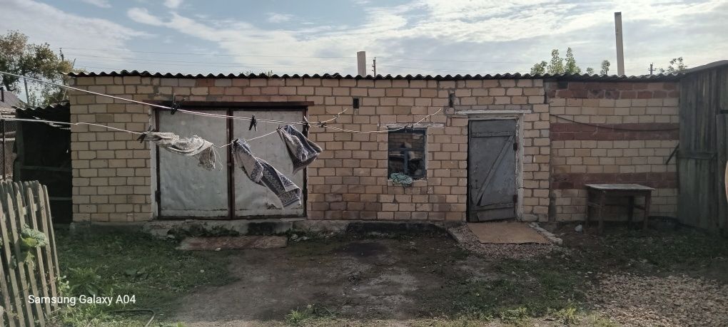 Продам дом. Находится в пос Тобол. Торг уместен.
