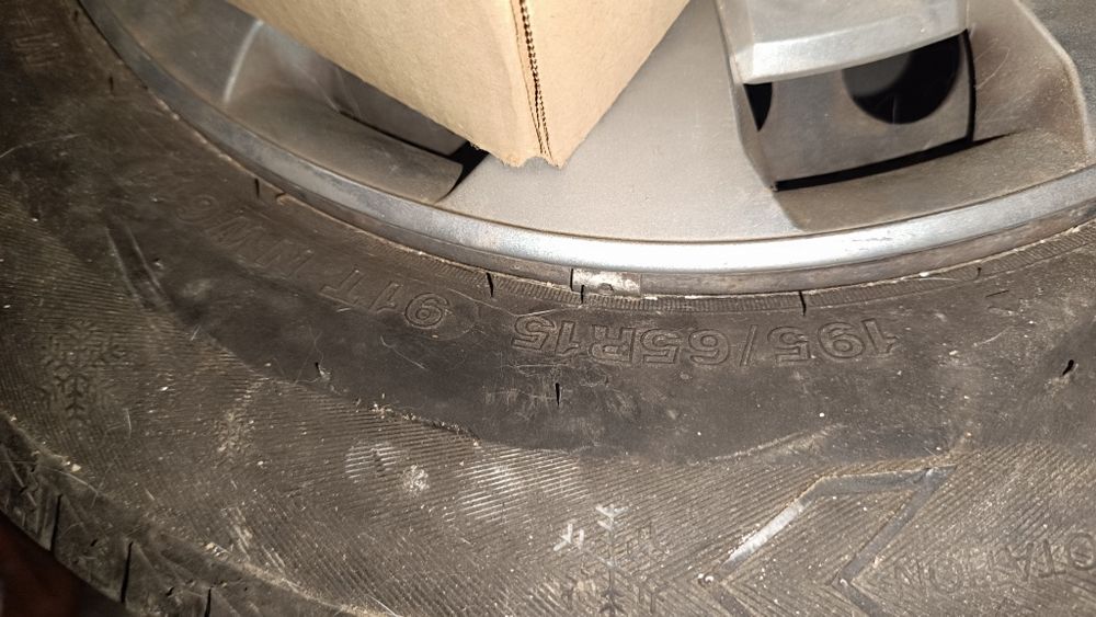 Cauciucuri de iarna cu jante 195 65 15