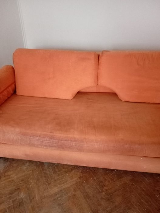 Canapea extensibila tip pat cu lada