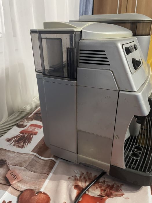 Vând aparat de cafea automat saeco