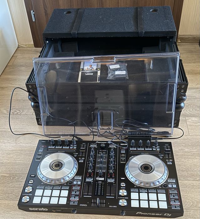 Pioneer DDJ-SR2 контролер с куфар UDG, Decksaver, ChromaCaps, Voucher