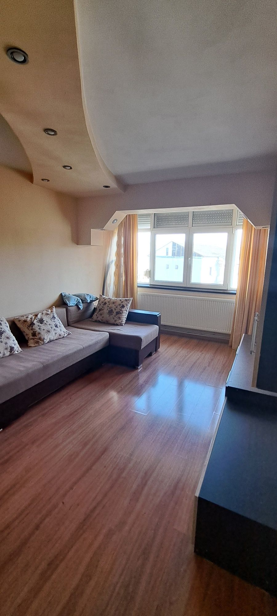 Închiriez apartament două camere