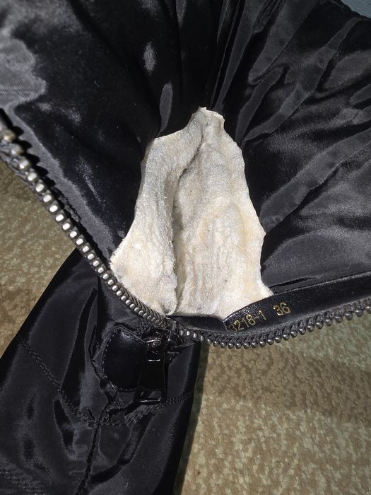 Продам угги зимние, очень тёплые в идеальном состоянии.