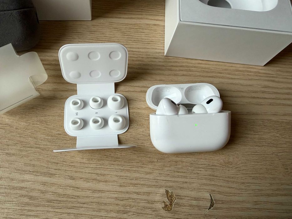 Продавам Airpods Pro 2 + Алкантара калъф