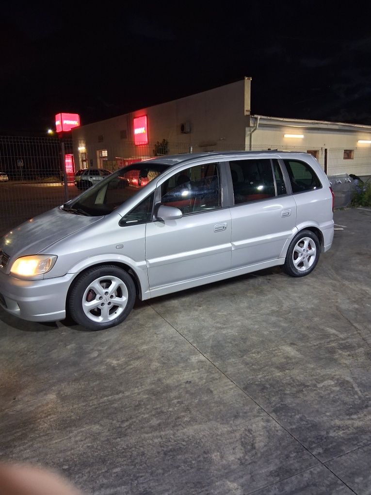Vând Opel zafira
