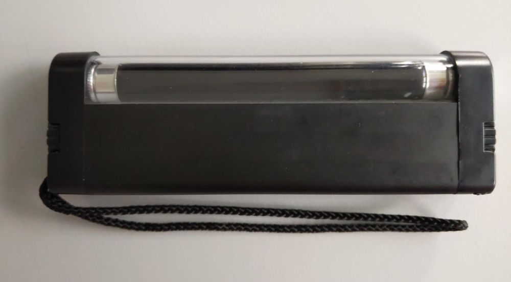 Преносима лампа с UV светлина за проверка на банкноти, документи и др.