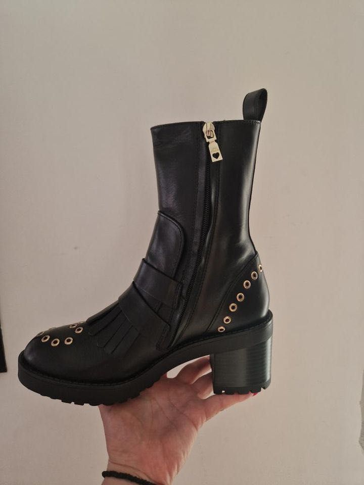 Оригинални зимни боти - Moschino