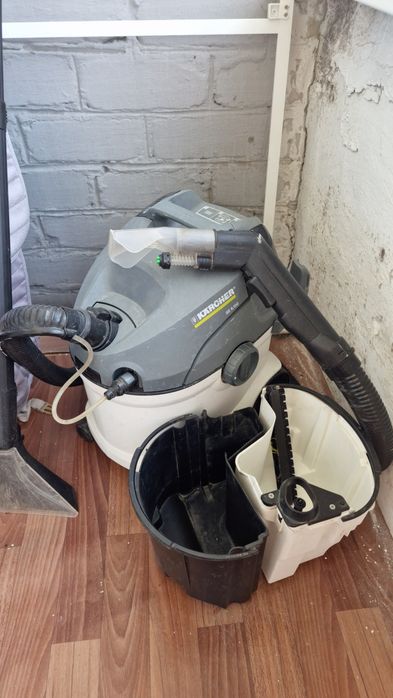 Моющий пылесос karcher