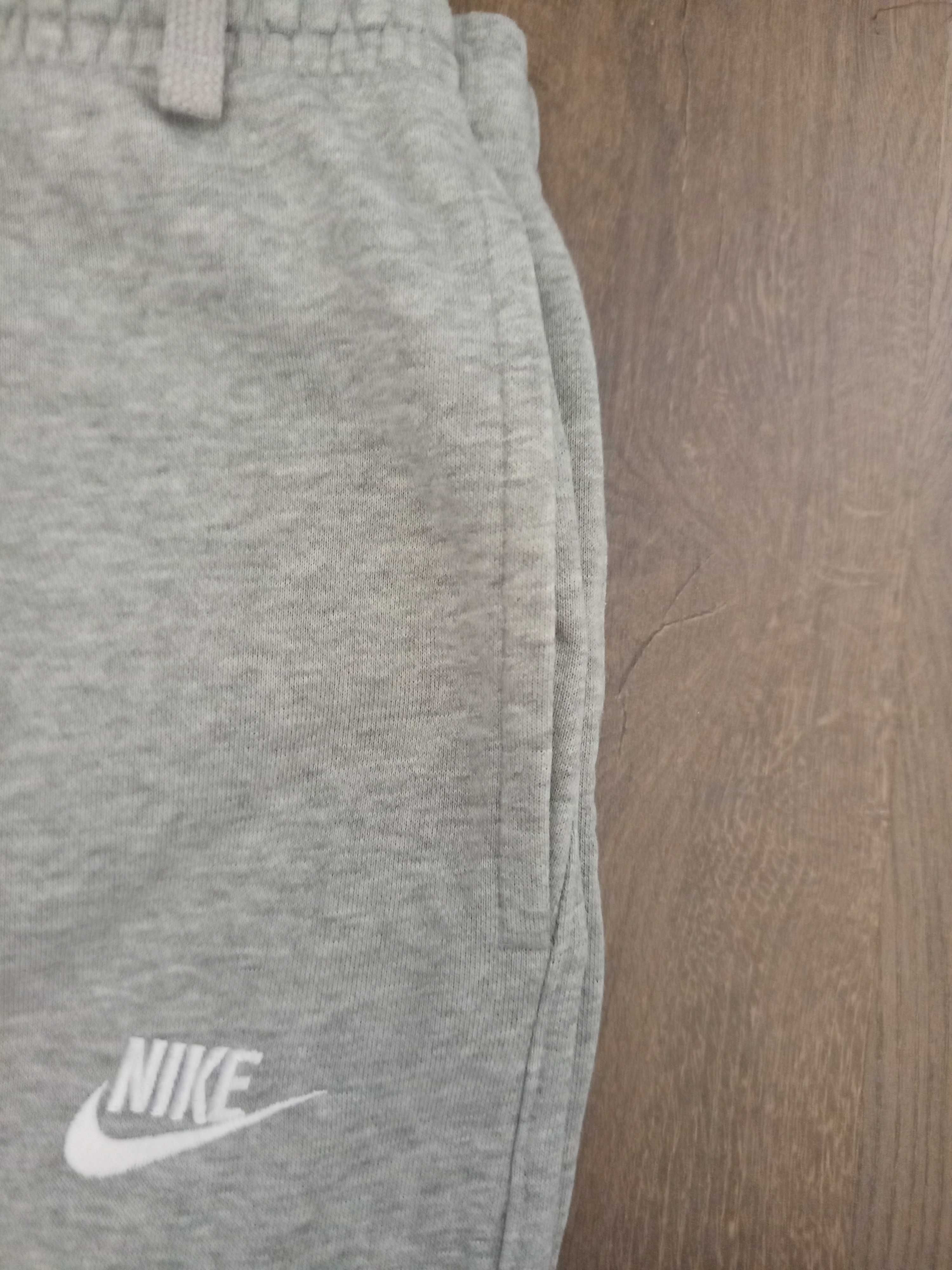 Нов!!!Спортен панталон Nike, заден джоб, с ластик на крачо