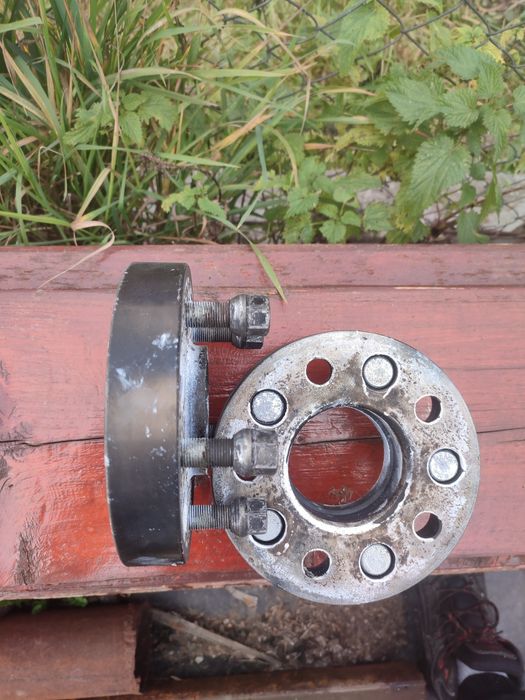 Vând distanțiere 5×120 3 cm