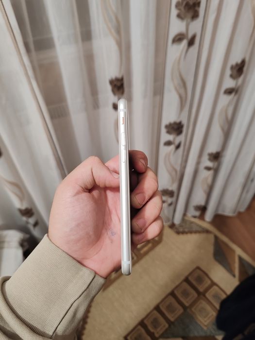 APPLE iPhone 8 64GB Silver impecabil Garantie !