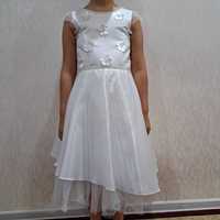 Продам красивое нарядное белое платье на девочку 7-9 лет 10000 тг