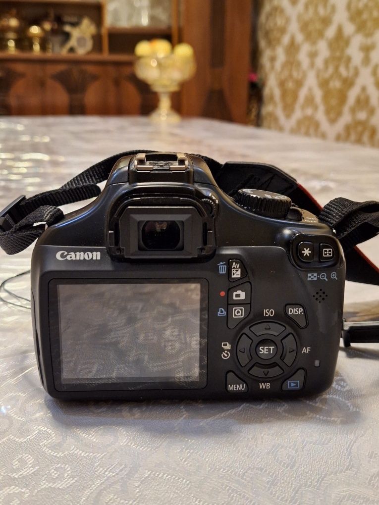 Canon 1100D sotiladi