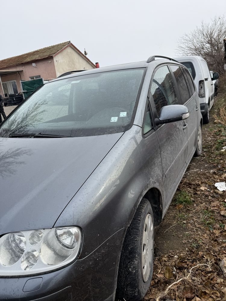 На части Vw Touran 1.9tdi автомат Dsg кожен салон 7 места