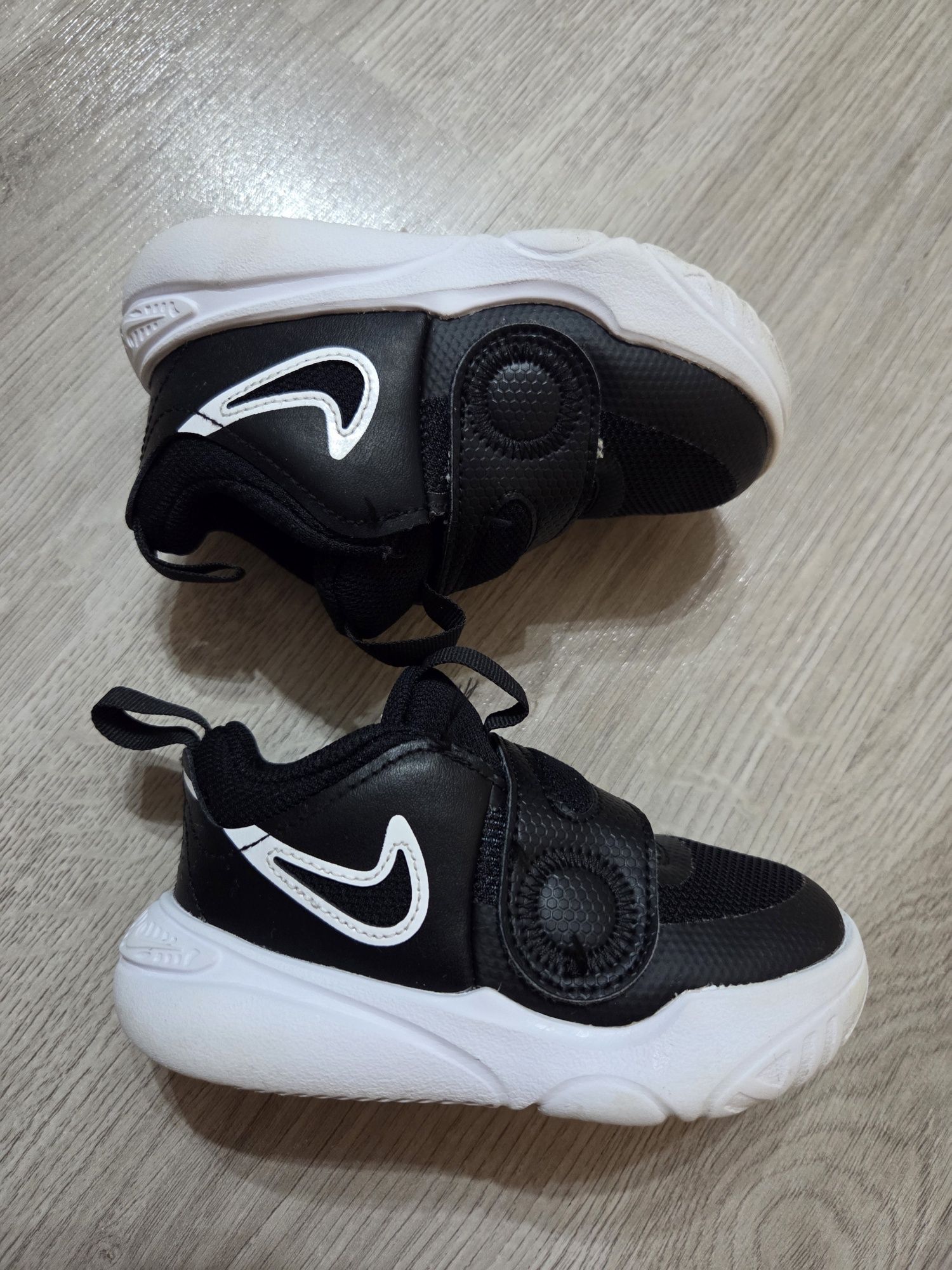 Кожени обувки Nike  за баскетбол с велкро и мрежести зони