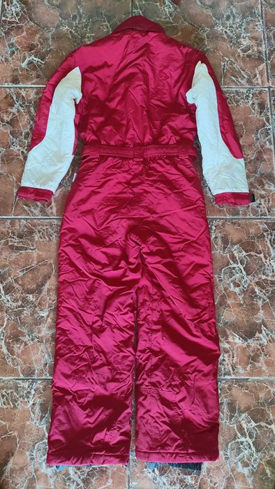 Vand costum schi culoare rosu-grena sidefat, cu gluga