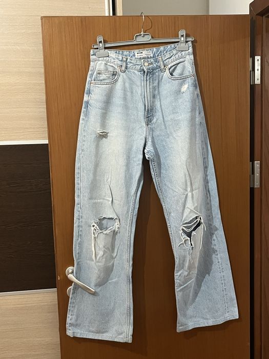 Широки скъсани дънки Bershka