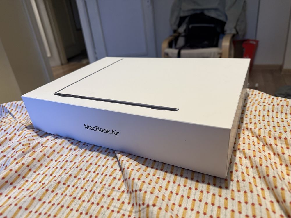 MacBook Air M3 13.6inch - 8ram/256gb sdd