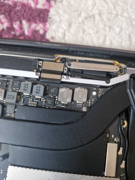 Defect MacBook Pro (15-inch Four Thunderbolt 3 (USB-C))