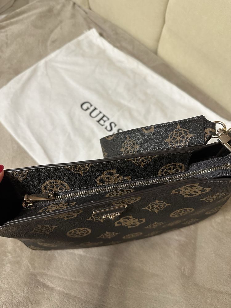 Чанта през рамо guess