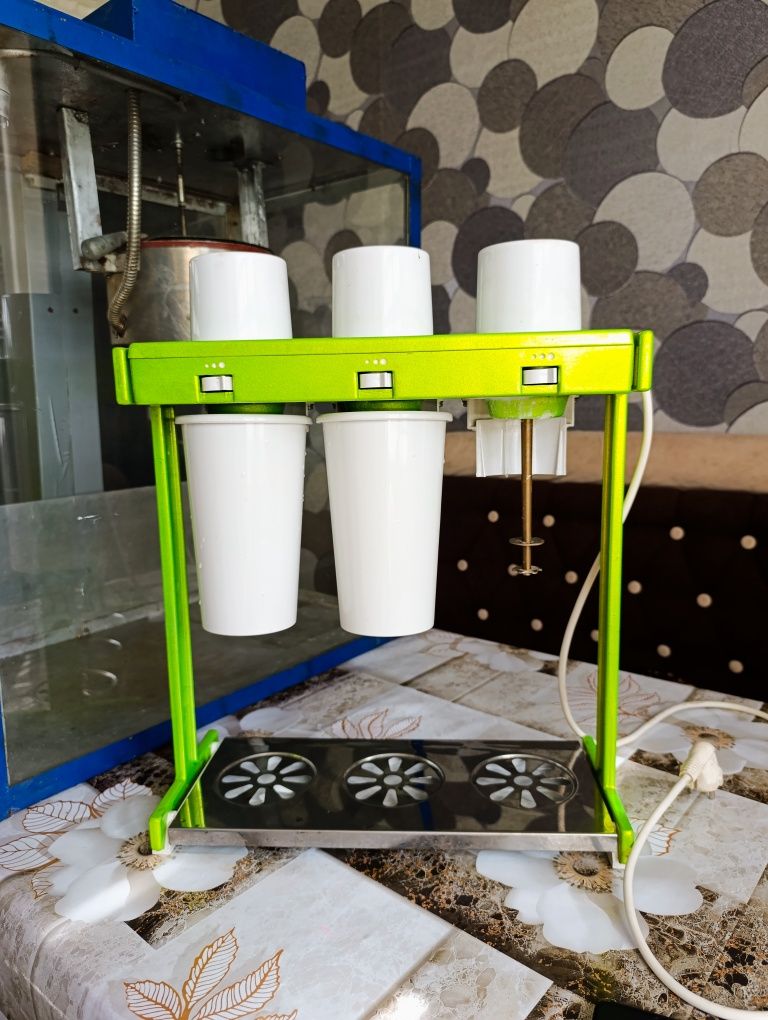 Kokteyl aparat 3 tali sotladi