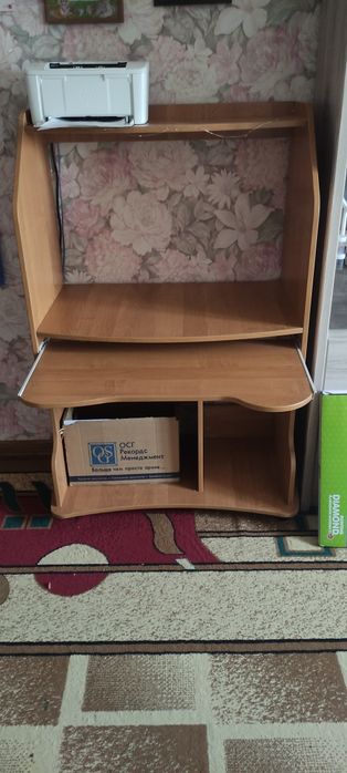 Продам компьютерный стол