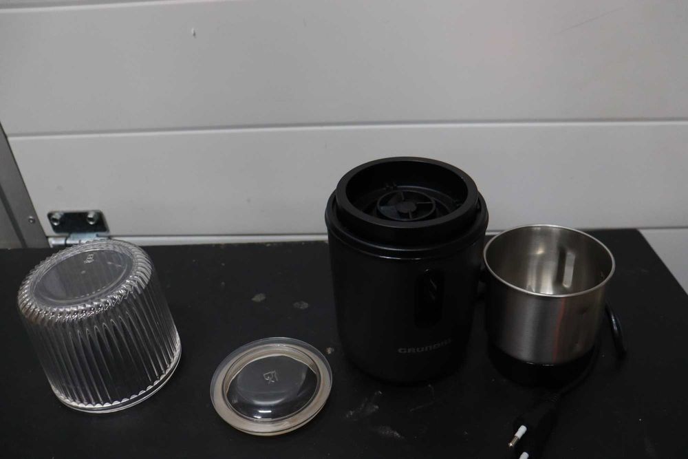 Кафемелачка Grundig CM7460,компактна,180W,чукова мелачка, до 55гр кафе