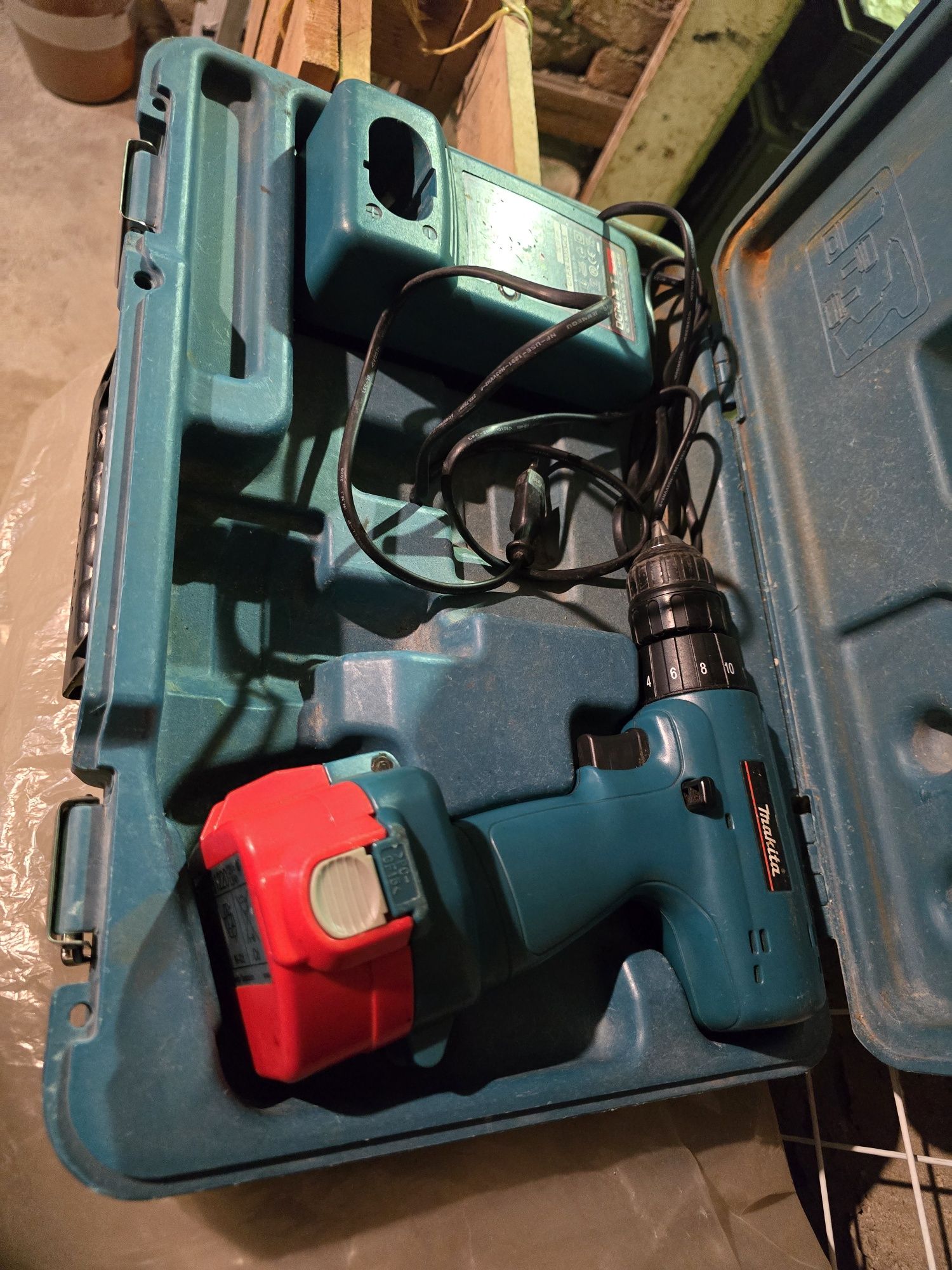 Винтовер    Makita