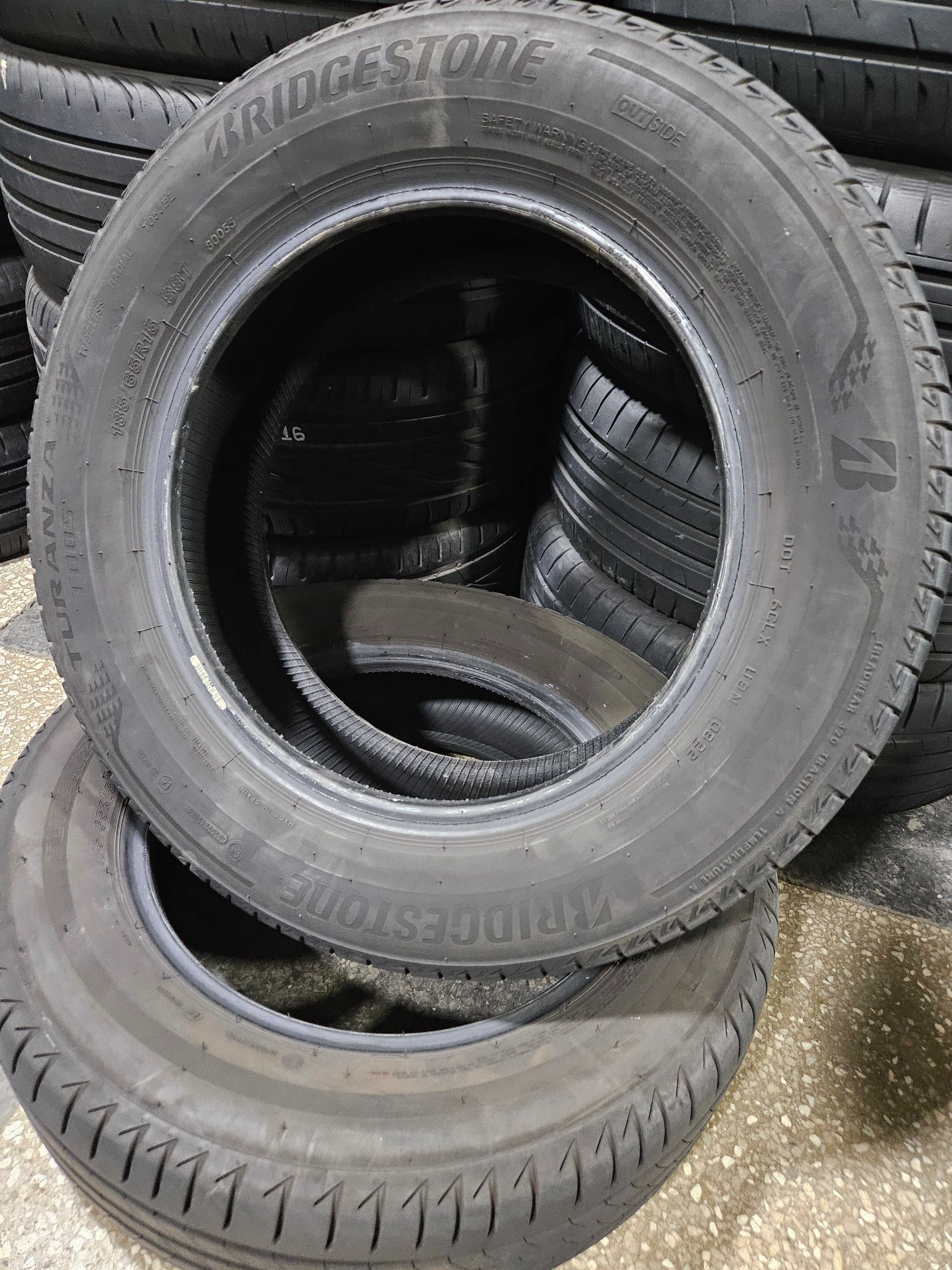 2бр 185/65/15 BRIDGESTONE 6,5мм грайфер дот:22г безплатен монтаж