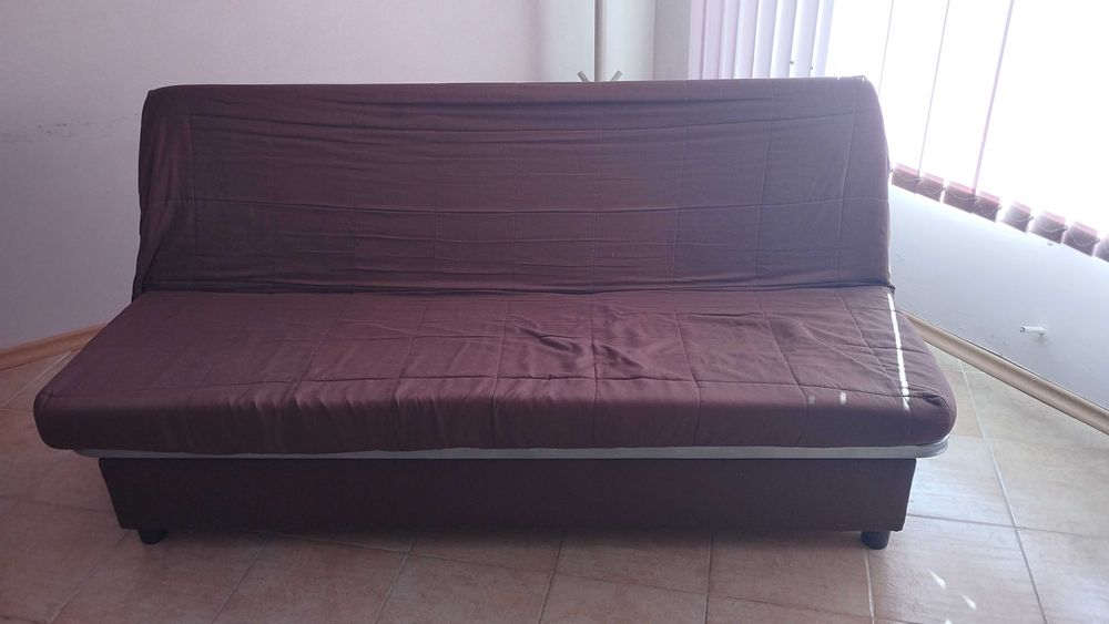 Диван разтегателен + подарък стъклена масичка