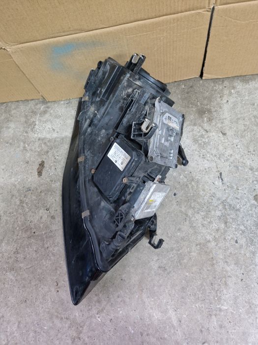 Far stânga cu led și xenon Audi A4 B8 2009