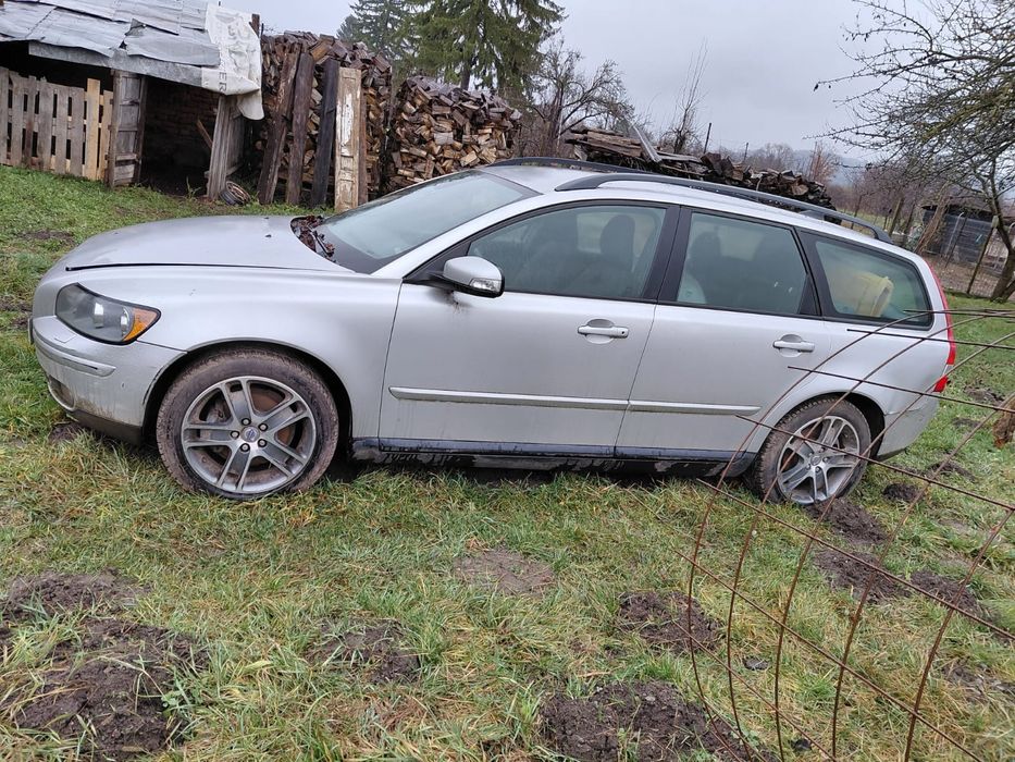 Vand volvo V 50 pentru piese schimb  masina functionala fara acte