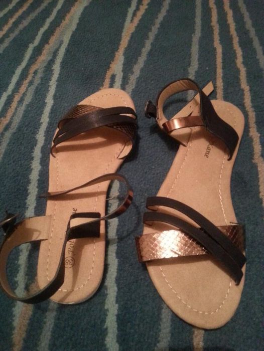 Sandale aurii si maro joase, noi
