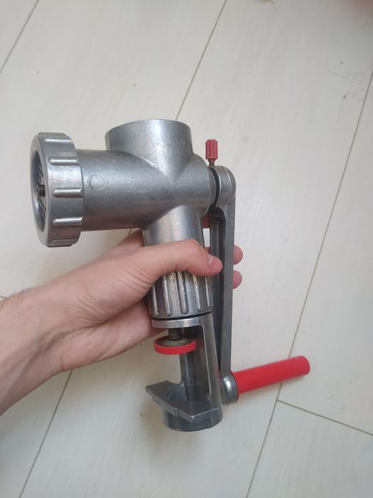 Ручная мясорубка