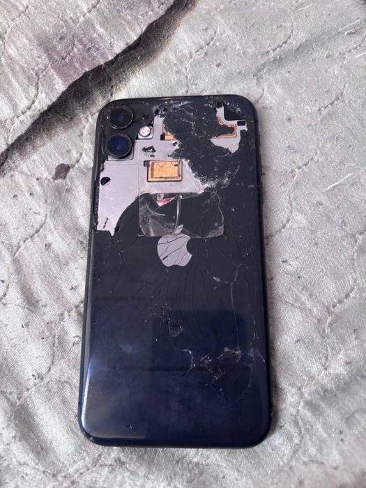 Продам айфон 11 128гб акб 79