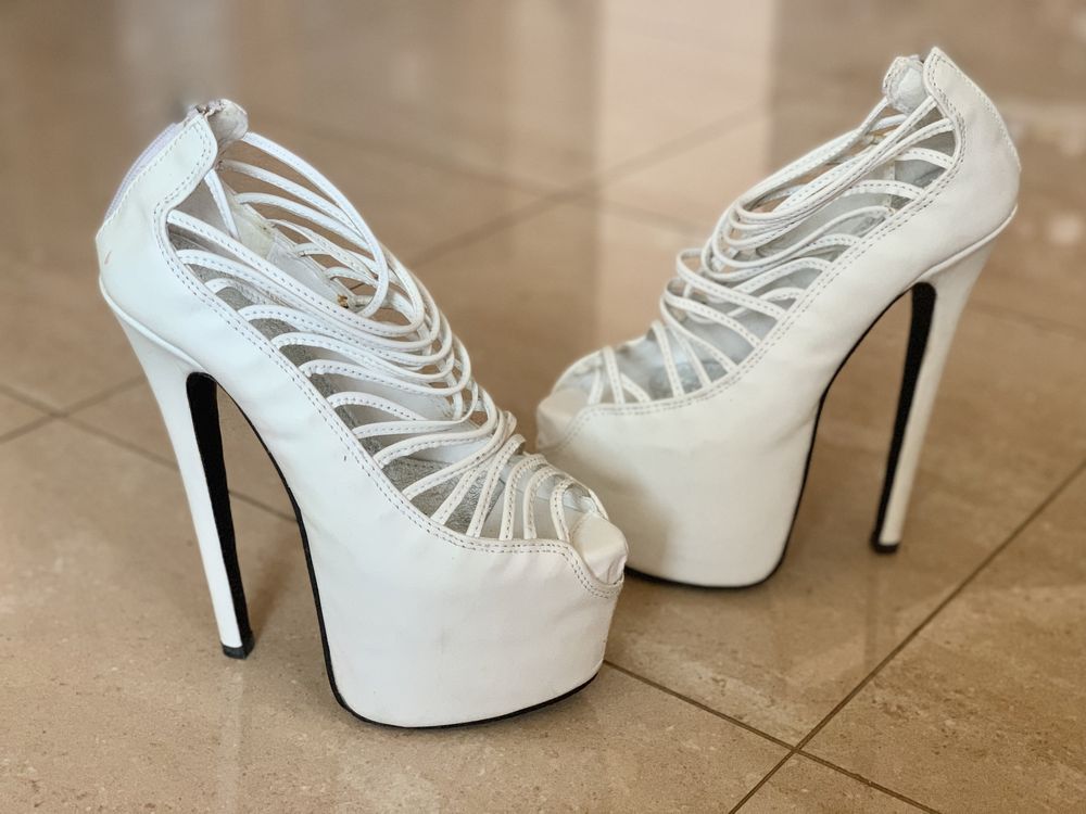 Дамски бутикови обувки