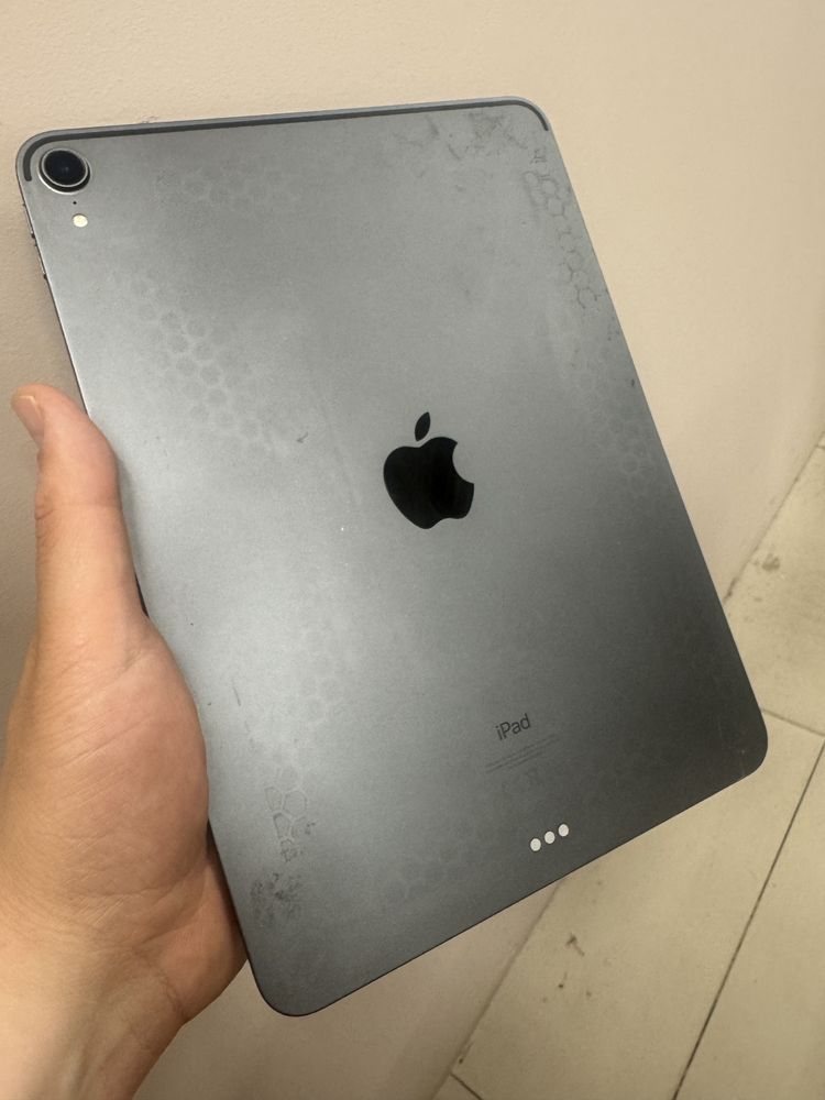 iPad Pro 11 A1980 заключен