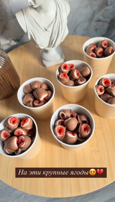 Клубника в шоколаде банан малина голубика