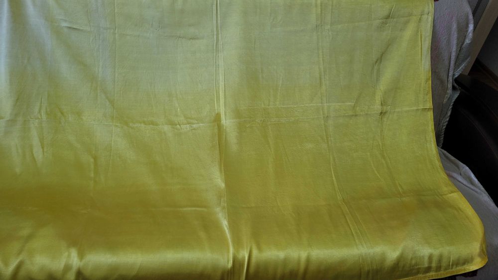 Атлас,материал , цвет желтый,кусок, новый