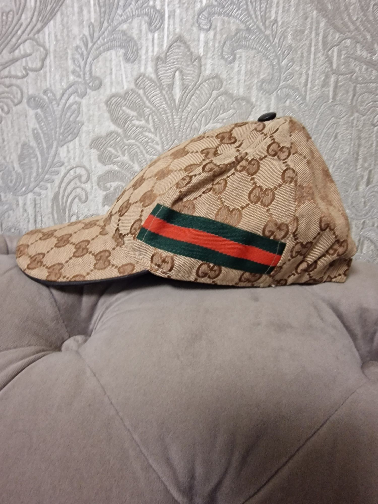 Șapcă Louis Vuitton și Gucci 100 lei