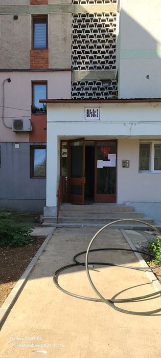 Vand apartament 3 camere