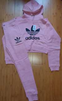 Set fata Adidas hanorac scurt si pantaloni slim roz masura Small nou