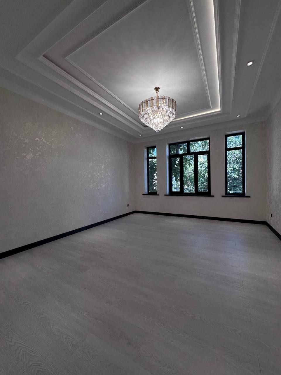 Домбирабад  ор-р Памятник

Участок: 3,6 сотки

Общая площадь: 460 м²