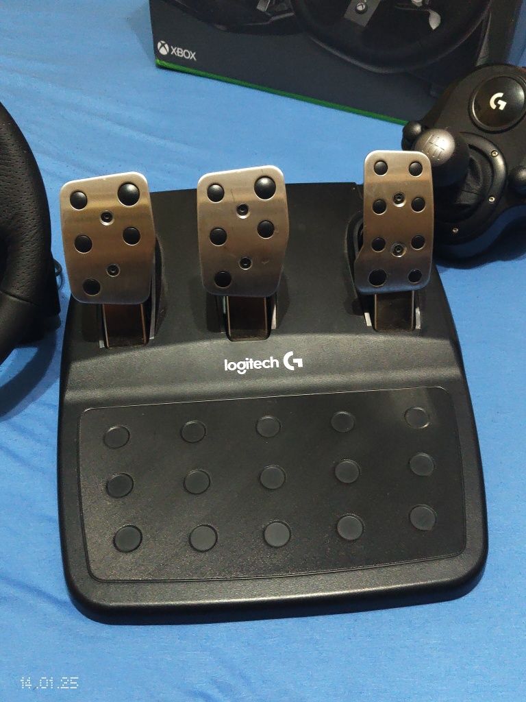 Volan Logitech G920 + Pedale + Schimbător viteze – Xbox & PC (NOU)