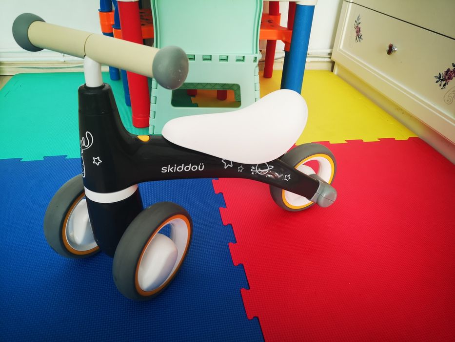 Bicicleta echilibru Skiddou