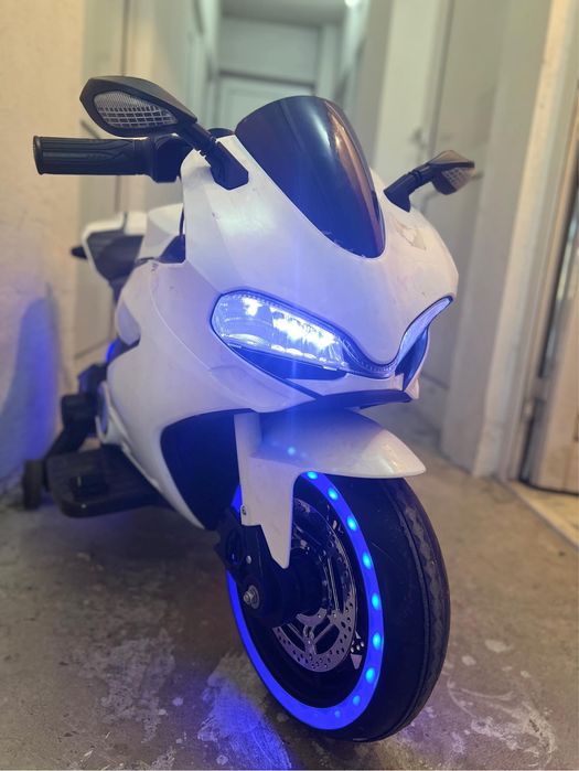 Детски акумолаторен мотор