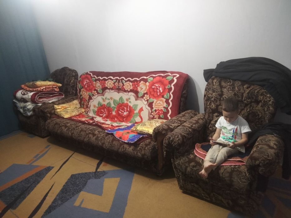 Отдам диван и кресла,за пакетик фруктов