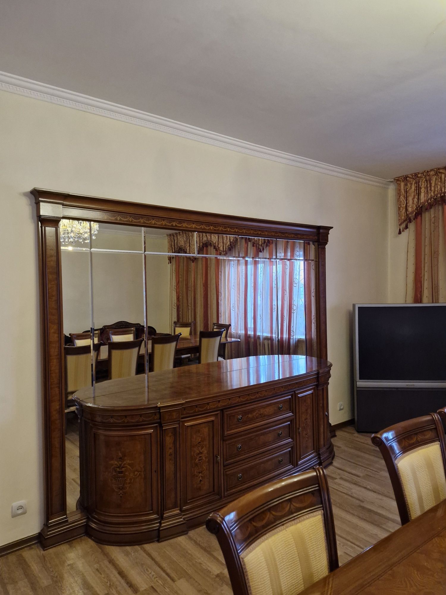 Продам старинную мебель из чистого дерева