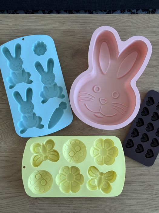 Силиконови форми за печене и силиконова форма за бонбони